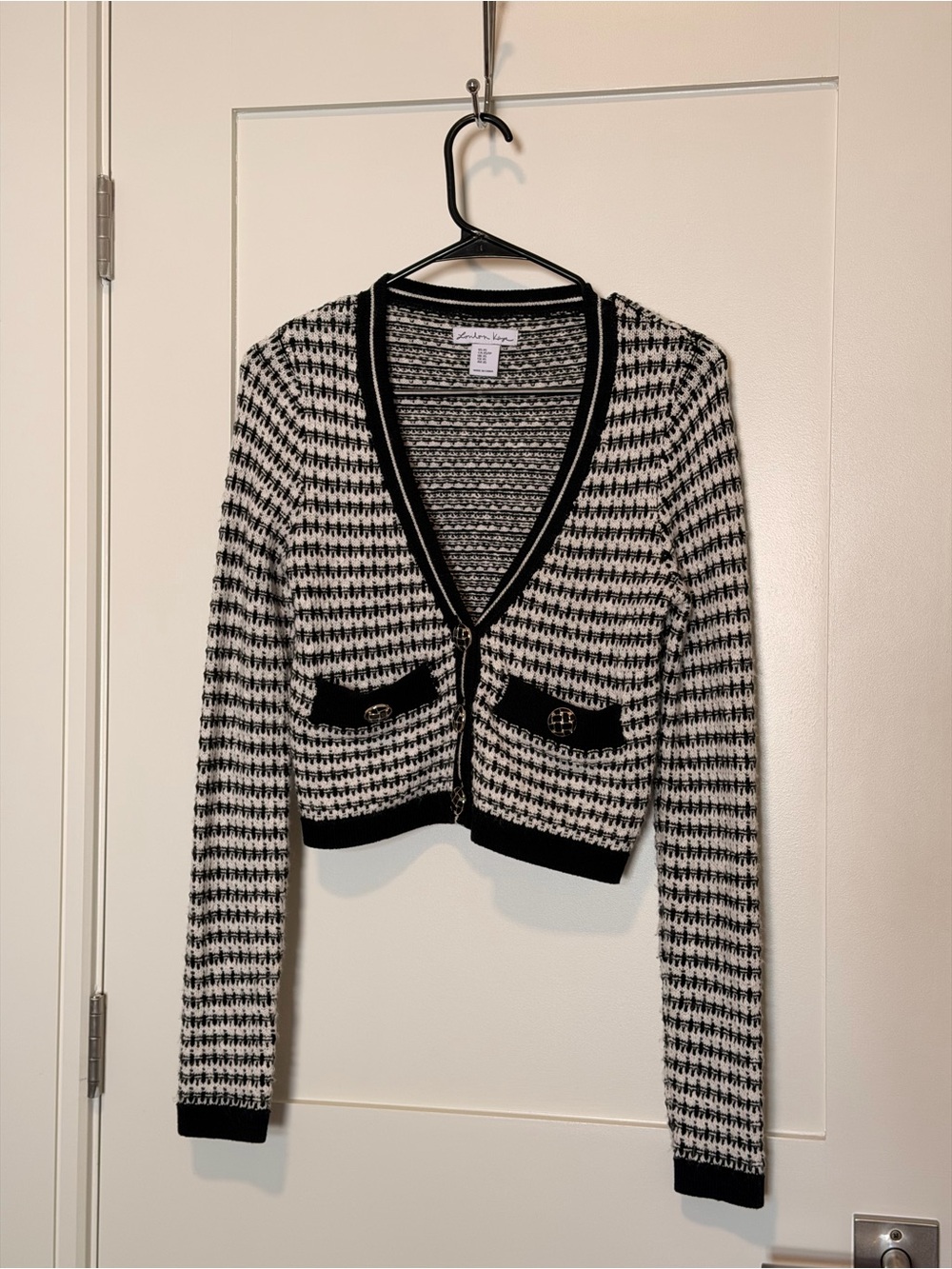 Elegant Black & White Houndstooth Cropped Cardigan Sweater